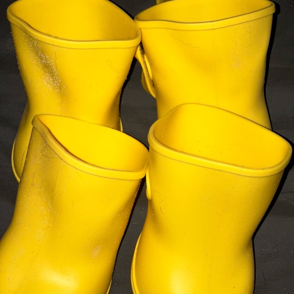 Yellow Dog Raincoat Clothing & Accessories - Picture 1 of 3